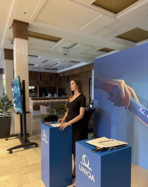 Hostessy na konferencje i gale w Arłamowie Hostessa do obslugi recepcji Agencja Hostess i Modelek Artisio