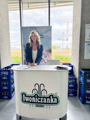 Hostessa na evencie w Centrum Nauki Łukasiewicz w Jasionce WhatsApp Image 2026 07 06 at 18.17.02 2 Agencja Hostess i Modelek Artisio