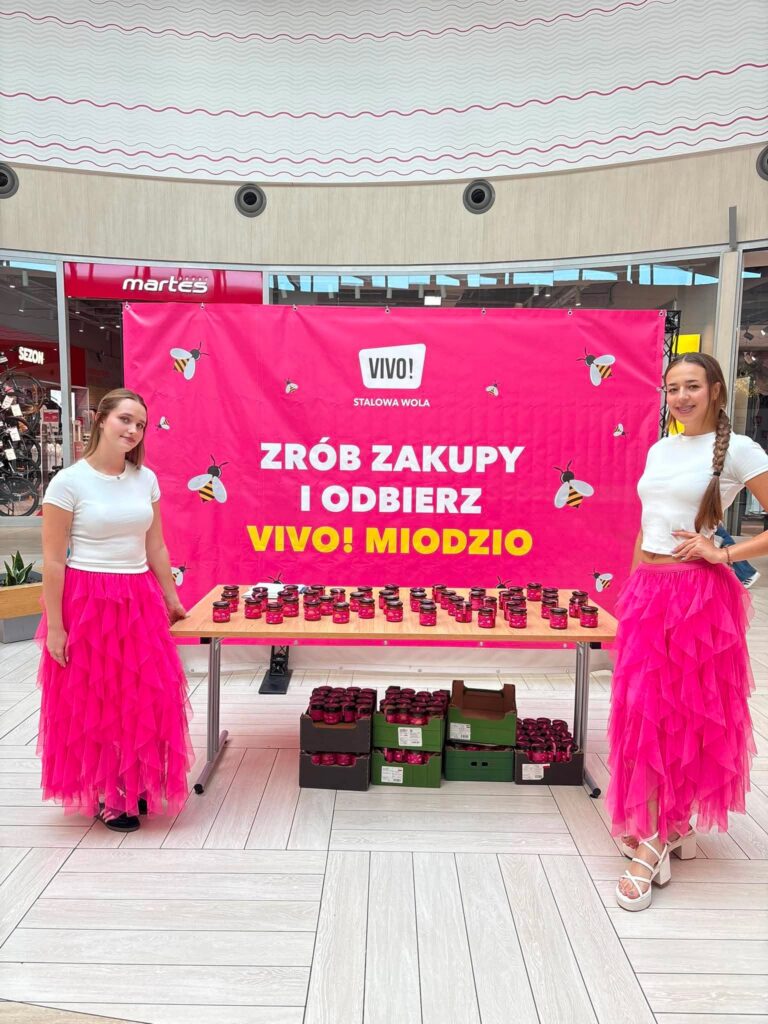 Hostessy na akcji promocyjnej w VIVO! Stalowa Wola oraz Vivo! Krosno 765553529 1664414801898554 2567015037491192836 n Agencja Hostess i Modelek Artisio Hostessy Rzeszów